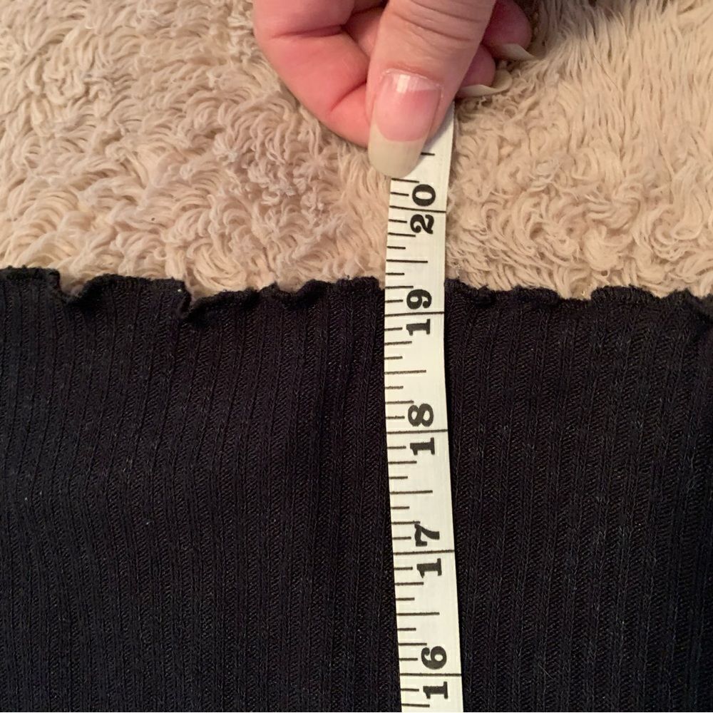 Abercrombie & Fitch Ribbed Knit Cropped Top Black Size Small Ruffle Accents - Picture 5 of 5